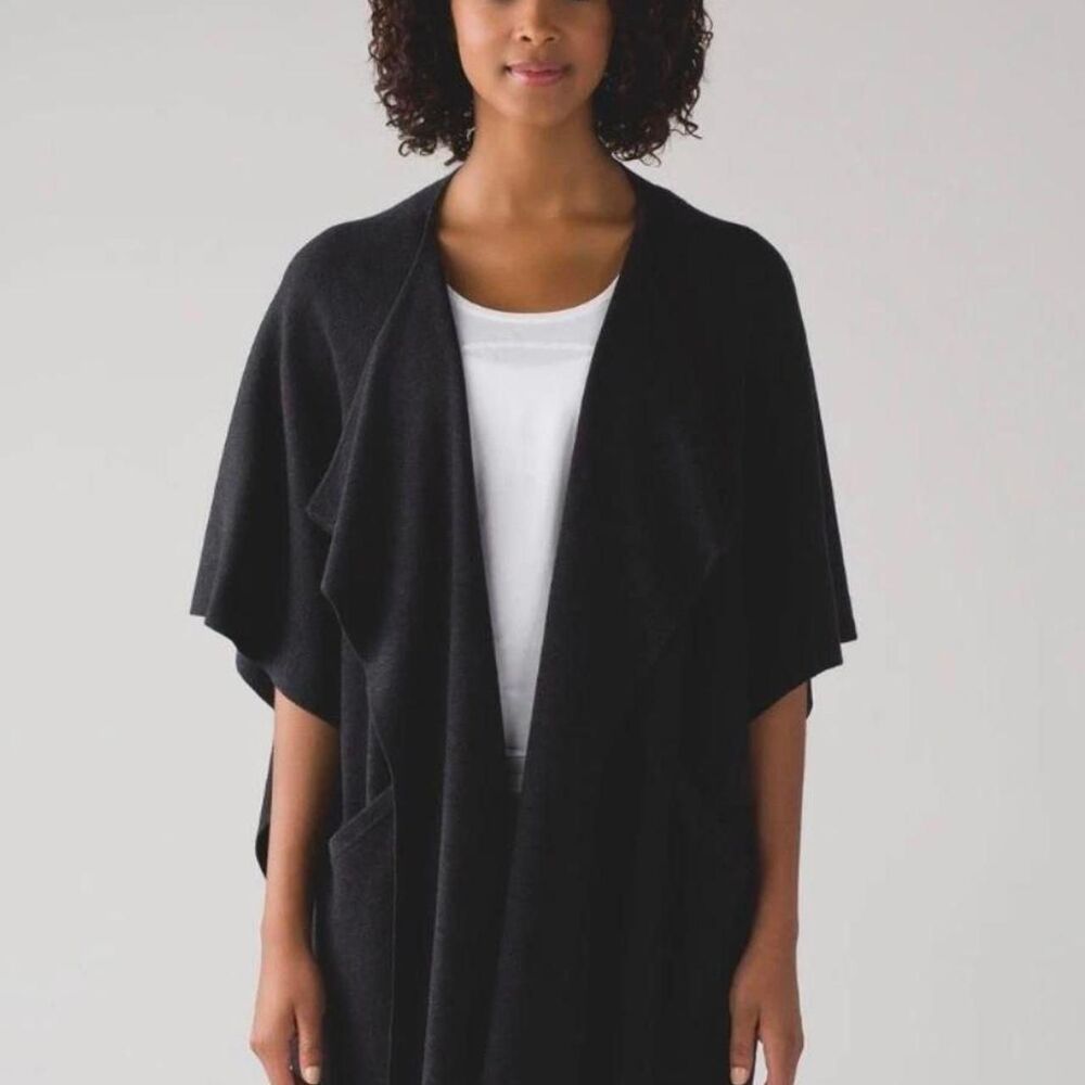 Lululemon Women's Black and Grey Cardigan